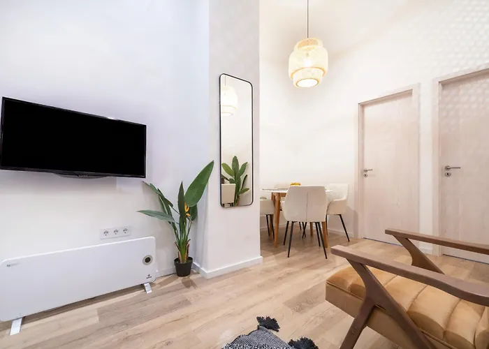 The Grove Hideaway 2br Retreat アパート